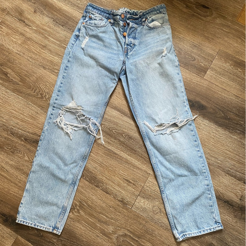 H&M & Denim Light Wash High Waist Button Fly 90’s Boyfriend Jeans Size 4